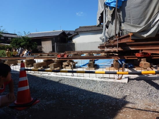 八木酒店曳家移動工事