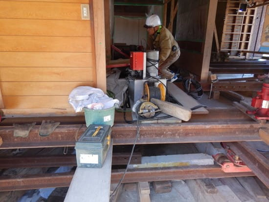 八木酒店曳家移動工事