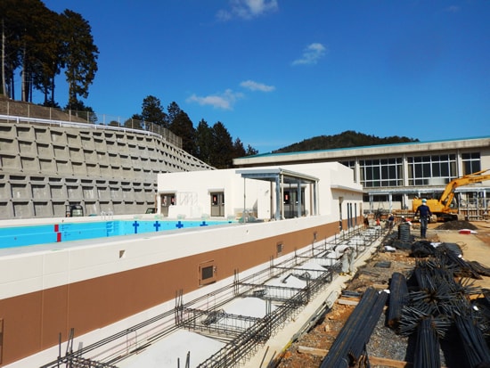 京北地域小中一貫教育校施設整備工事ただしプール棟ほか建築主体その他工事