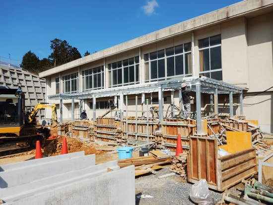 京北地域小中一貫教育校施設整備工事ただしプール棟ほか建築主体その他工事