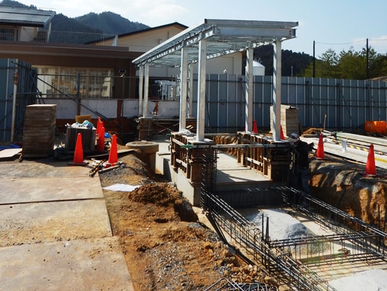 京北地域小中一貫教育校施設整備工事ただしプール棟ほか建築主体その他工事